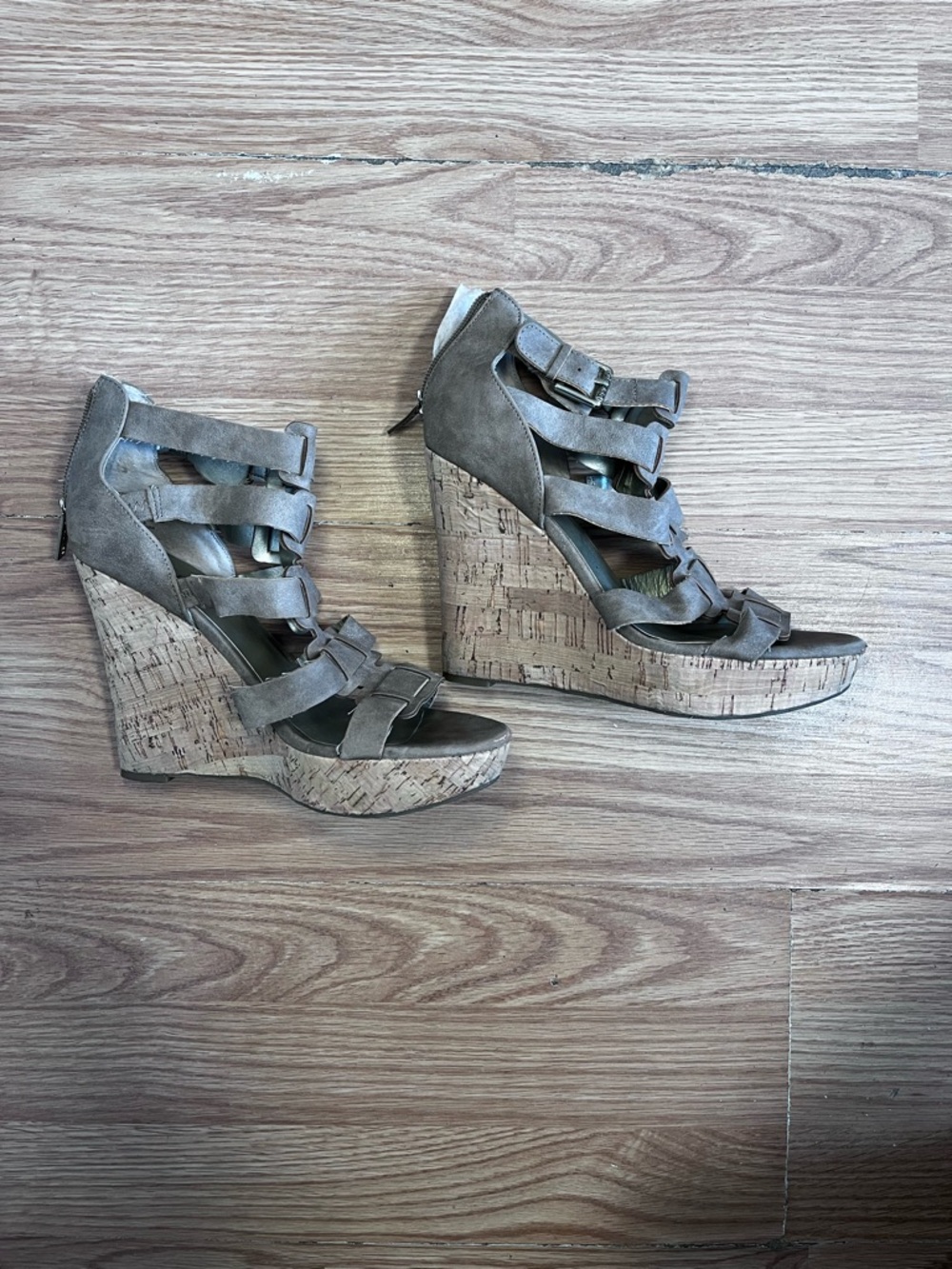 Women's Guess size 7.5 Taupe Suede Cork Wedge Sandals
